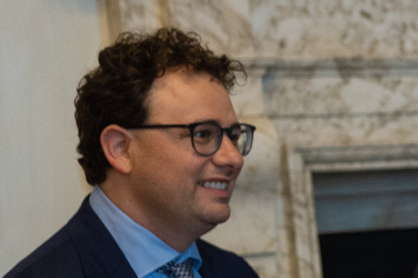 Dario Amodei, cofundador y director ejecutivo de Anthropic, sonríe durante una reunión en 2023