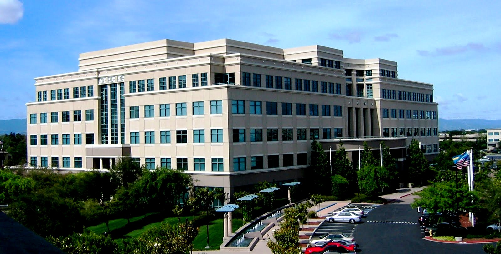 Edificio 10 del campus principal de Cisco en San José, California