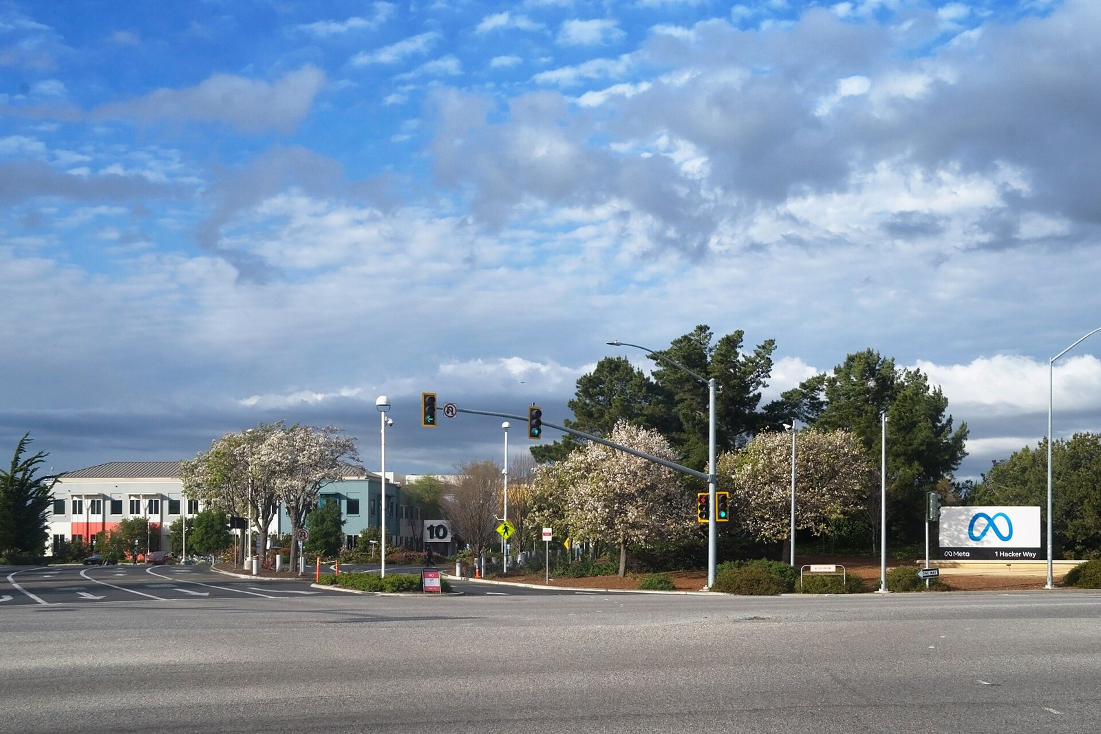 Entrada de la sede de Meta Platforms en Menlo Park, California